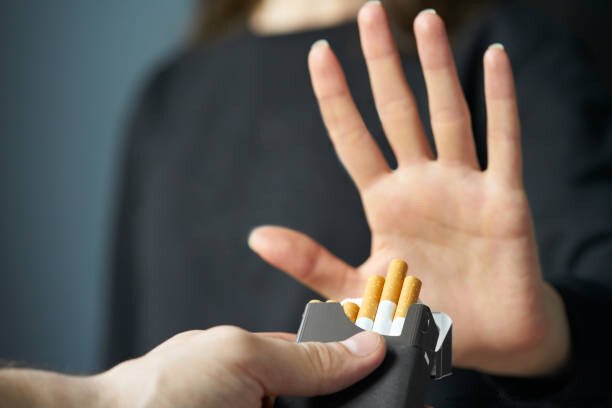 COMMENT SE DÉBARRASSER DES CAILLOTS SANGUINS NATURELLEMENT 8 Arrêtez la cigarette
