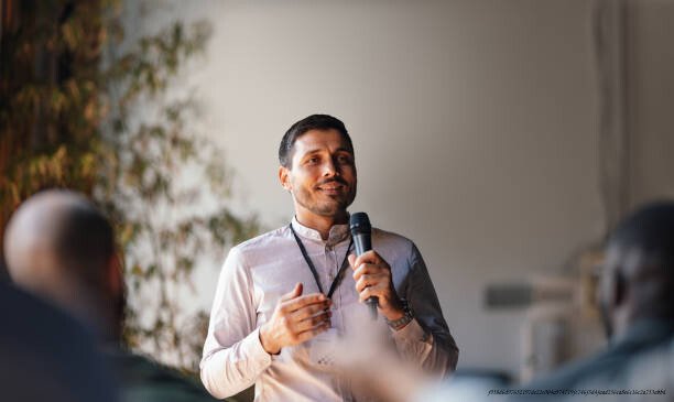 COMMENT AMÉLIORER SES COMPÉTENCES EN COMMUNICATION VERBALE 8 Établissez un contact visuel