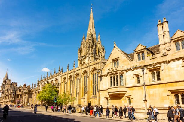 COMMENT ENTRER À L'UNIVERSITÉ D'OXFORD 1 Entrer à l’université d'Oxford