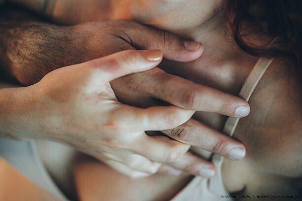 COMMENT TOUCHER UNE FILLE 1 Toucher une fille