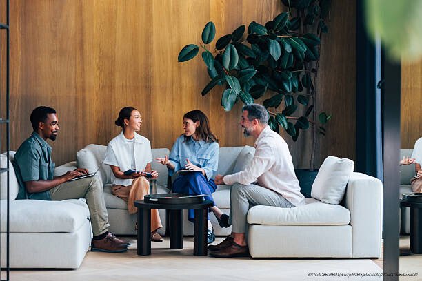 COMMENT INTERPRÉTER LES EXPRESSIONS FACIALES 3 Regardez fixement dans les yeux de l'autre