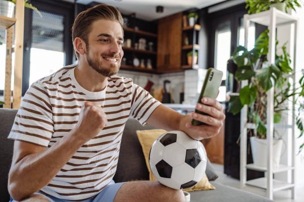 NE VOUS ATTARDEZ PAS SUR LE PASSE VIVEZ L ’ INSTANT PRÉSENT