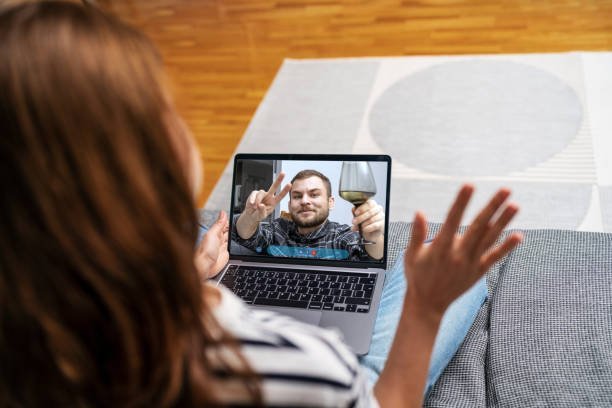 GÉRER UNE RELATION AMOUREUSE À DISTANCE