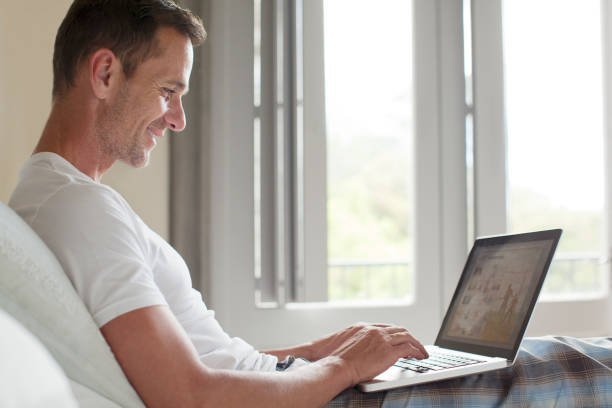 ABORDER ET RENCONTRER LES CÉLIBATAIRES SUR FACEBOOCK