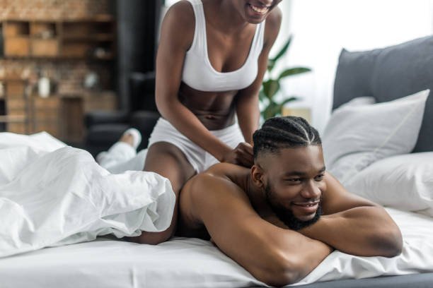 MASSAGE ÉROTIQUE : POURQUOI ET COMMENT LE FAIRE 1 MASSAGE ÉROTIQUE : POURQUOI ET COMMENT LE FAIRE