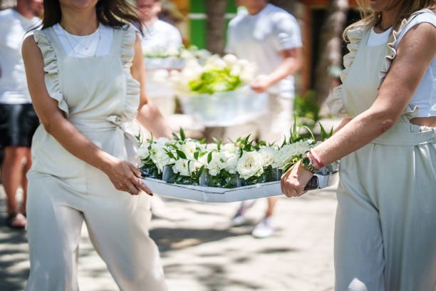 COMMENT FAIRE UNE BONNE DECORATION DE MARIAGE 3 Travailler avec des fournisseurs locaux