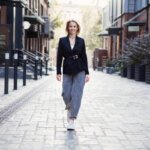 Marcher avec élégance