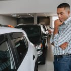 SYNDROME DE L’IMPOSTEUR : POURQUOI LES JEUNES EN SOUFFRENT ET COMMENT S’EN LIBERER 🔥