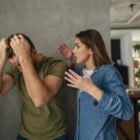 8 SIGNES QUE TU ES DANS UNE RELATION TOXIQUE (ET QUOI FAIRE)
