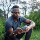 5 PODCASTS AFRICAINS INSPIRANTS A ECOUTER POUR SE MOTIVER 🔥