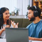 5 Podcasts Africains Inspirants à Écouter pour Se Motiver