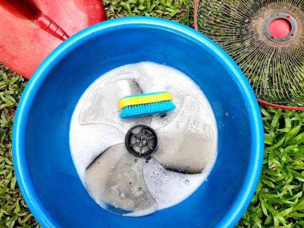 COMMENT NETTOYER UN VENTILATEUR : ASTUCES SIMPLE POUR UN MENAGE EFFICACE 7 Nettoyer le Moteur et les Composants Électriques