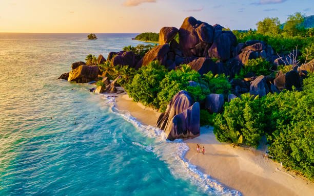 LES 5 PLUS BELLES PLAGES DU MONDE 4 Anse Source d'Argent