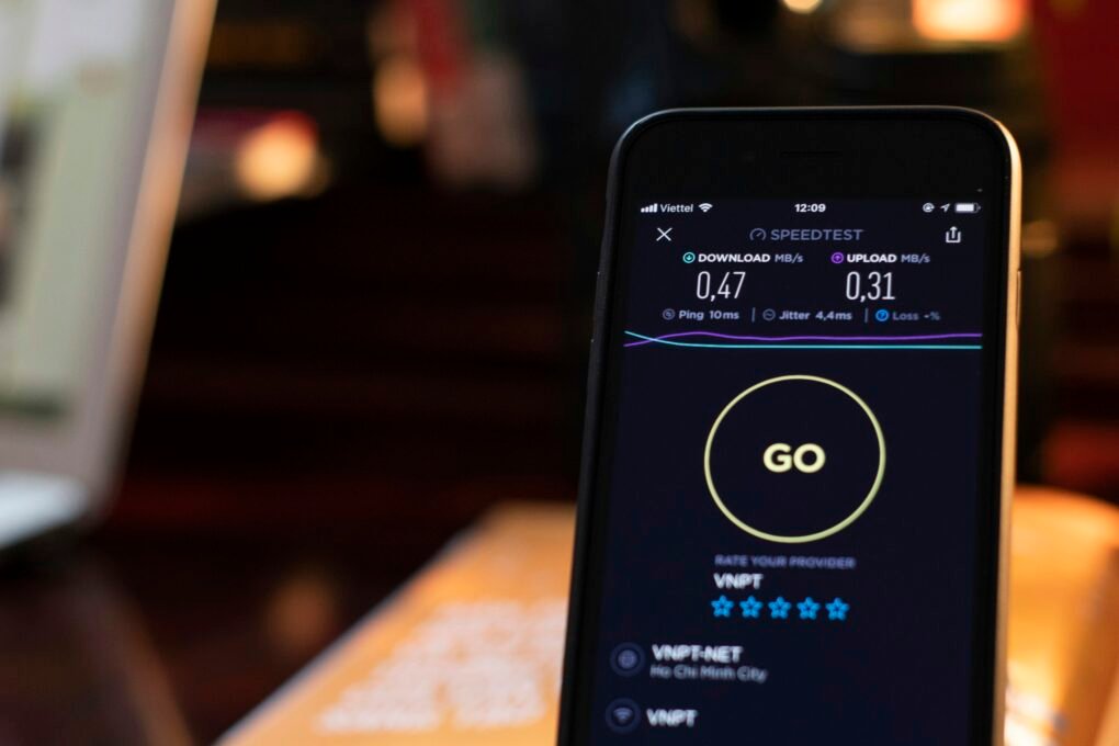 SPEEDTEST VS FAST.COM : QUELS TEST INTERNET CHOISIR