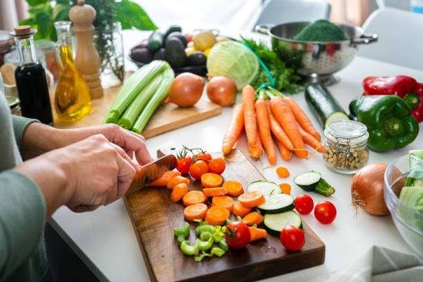 CONSEILS POUR UNE ALIMENTATION SAINE ET ÉQUILIBRÉE À PETIT BUDGET 3 Cuisiner à la maison : Une solution économique
