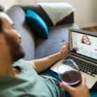 RÉUSSIR UNE RELATION À DISTANCE : ASTUCES ET TÉMOIGNAGES