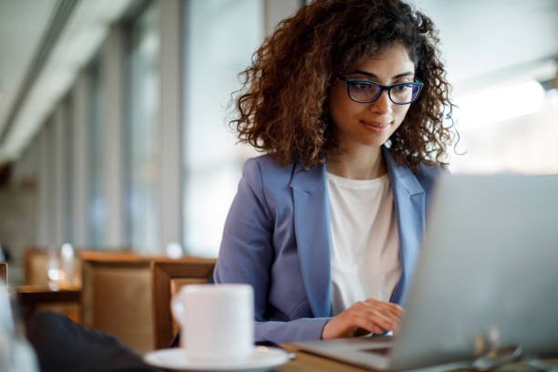 LES MEILLEURES PLATEFORMES D'E-LEARNING INCONTOURNABLES 6 Conseils pour réussir dans un environnement d'e-learning