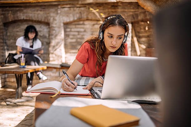 LES MEILLEURES PLATEFORMES D'E-LEARNING INCONTOURNABLES 3 Les plateformes d’e-learning les plus populaires