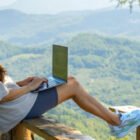 TRAVAILLER A DISTANCE : AVANTAGES ET DEFIS