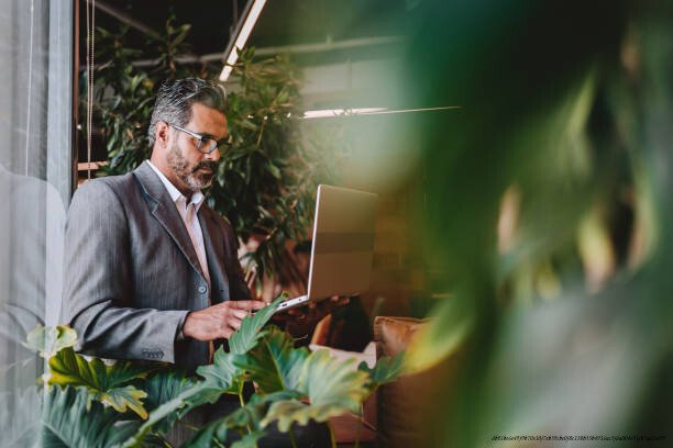 LES MÉTIERS DU FUTUR : QUELLES OPPORTUNITÉS À SAISIR 8 L'écologie et les métiers durables