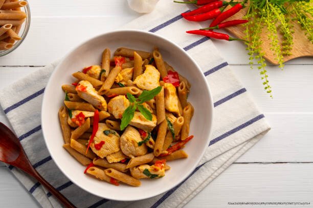 5 IDÉES DE REPAS RAPIDES POUR ÉTUDIANTS : GUIDE COMPLET 3 Recette 1 : Pâtes à l'ail et au piment