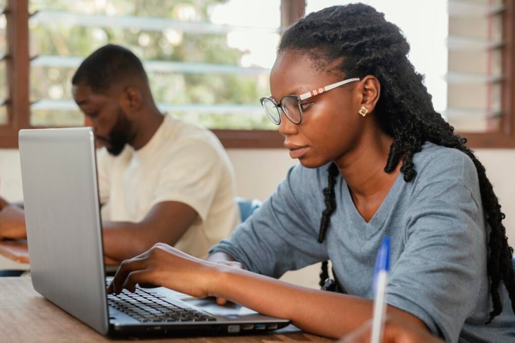 ChatGPT EN AFRIQUE  : USAGES CONCRETS POUR ETUDIANTS ET ENTREPRENEURS