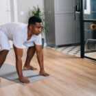 COMMENT REPRENDRE LE SPORT A LA MAISON SANS MATERIEL : LE PROGRAMME DE 15 MINUTES 🔥