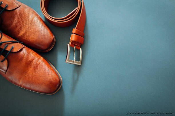 COMMENT ASSORTIR SA CEINTURE À SES CHAUSSURES : GUIDE PRATIQUE 3 Matériaux : cuir, toile et plus encore