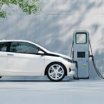 Choisir entre une voiture électrique et hybride