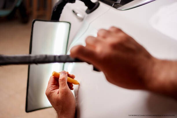 COMMENT ENLEVER LES RAYURES SUR SA CARROSSERIE SOI-MEME : GUIDE COMPLET 3 Méthodes pour enlever les rayures superficielles