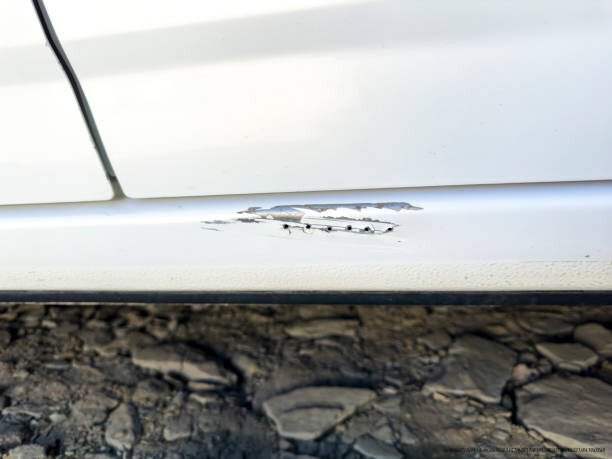 COMMENT ENLEVER LES RAYURES SUR SA CARROSSERIE SOI-MEME : GUIDE COMPLET 2 Enlever les Rayures