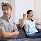 LES 7 COMPORTEMENTS D’UNE PERSONNE QUI VOUS JALOUSE EN SECRET 🔥