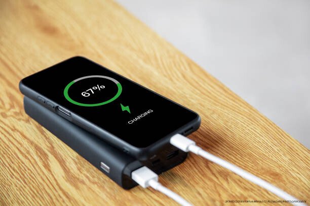 LES 5 ERREURS À ÉVITER QUAND ON RECHARGE SON TÉLÉPHONE 3 Erreur 3 : Charger son téléphone trop souvent à 100