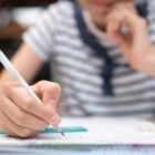 COMMENT MÉMORISER PLUS VITE SANS PASSER DES HEURES À RÉVISER