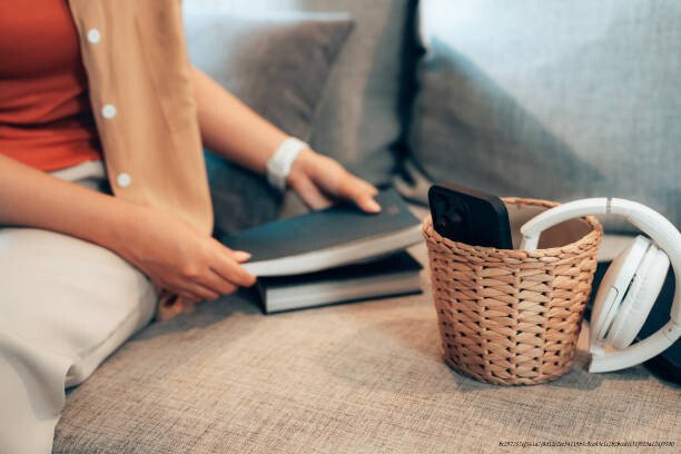 POURQUOI SOMMES-NOUS ACCROS À NOTRE TÉLÉPHONE 5 Les Alternatives aux Téléphones : Retrouver des Interactions Réelles