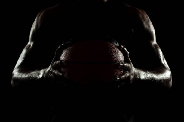 NBA : LES JOUEURS AFRICAINS QUI DOMINENT LA LIGUE 4 Les défis rencontrés par les joueurs africains en NBA