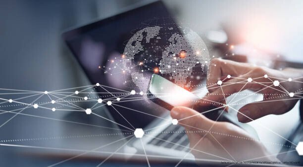 SOLITUDE MODERNE : POURQUOI NOUS SOMMES PLUS CONNECTÉS MAIS PLUS SEULS