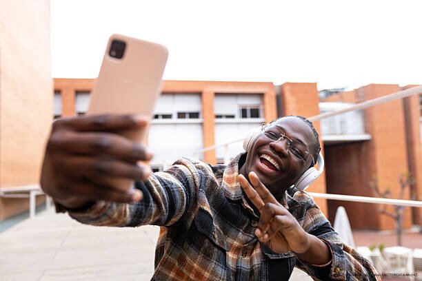 COMMENT GAGNER DE L'ARGENT AVEC YOUTUBE EN AFRIQUE 5 Développer sa communauté