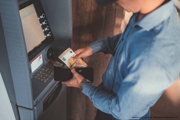 COMMENT L’ARGENT CHANGE LE COMPORTEMENT ET LA PERSONNALITÉ DES GENS