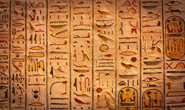 LES SECRETS DE L'ÉGYPTE ANCIENNE QUE LA SCIENCE DÉCOUVRE ENCORE 3 Les écritures anciennes décryptées