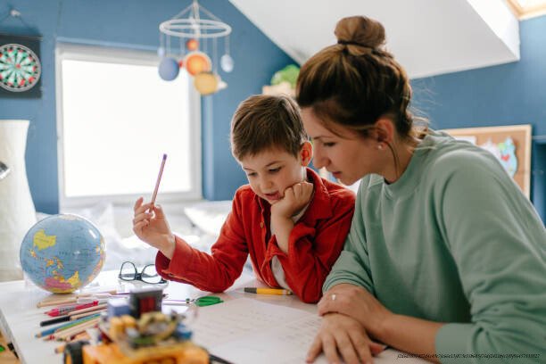 COMMENT AIDER SON ENFANT À RÉUSSIR SANS LUI METTRE UNE PRESSION DESTRUCTRICE