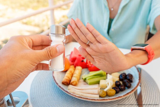 LE VRAI DANGER DU SEL : CE QUE VOTRE MÉDECIN NE VOUS DIT PAS TOUJOURS 6 Encourager une approche