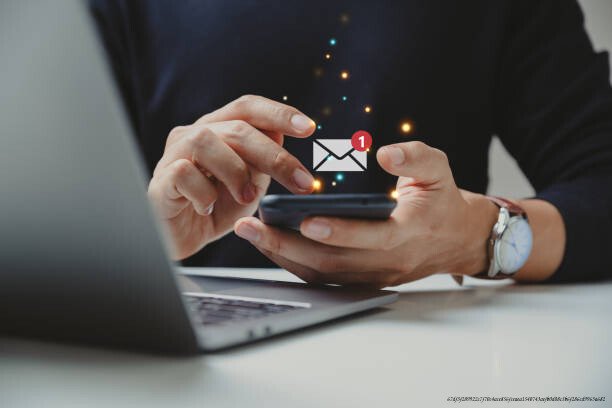 LANCER SA NEWSLETTER : STRATÉGIES POUR ACQUÉRIR SES 100 PREMIERS ABONNÉS 4 Utiliser les réseaux sociaux pour promouvoir votre newsletter