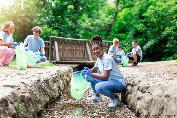 COMMENT LES JEUNES D’AUJOURD’HUI CONSTRUISENT LE MONDE DE DEMAIN