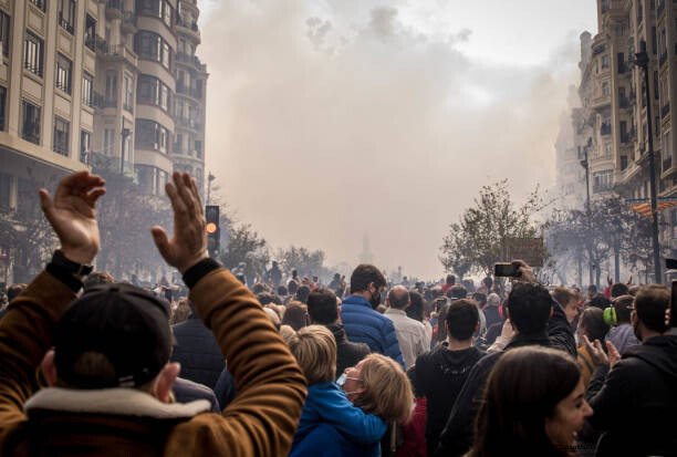 RÉVOLUTIONS MONDIALES : CE QUI POUSSE UN PEUPLE À SE SOULEVER 5 Révolutionnaire