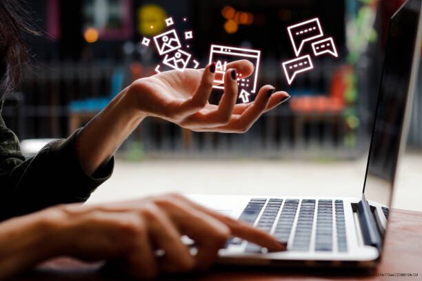 COMMENT RECYCLER UN ARTICLE DE BLOG EN 5 POSTS DE RÉSEAUX SOCIAUX 3 Adapter le message pour chaque plateforme