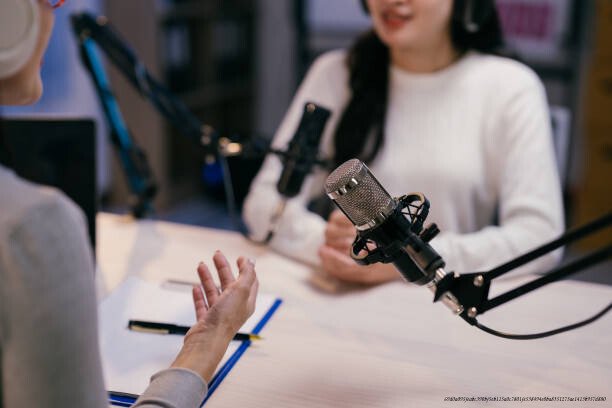 PODCAST : LE MÉDIA QUI A TOUT CHANGÉ DANS LA FAÇON DE CONSOMMER L'INFO 2 podcast