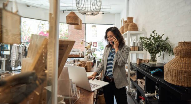 POURQUOI LES PETITES ENTREPRISES BATTENT PARFOIS LES GRANDS GROUPES