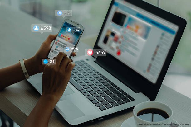 STRATÉGIE DE JEU : COMMENT ENGAGER SA COMMUNAUTÉ PAR LE JEU 3 Utiliser les réseaux sociaux pour l'engagement