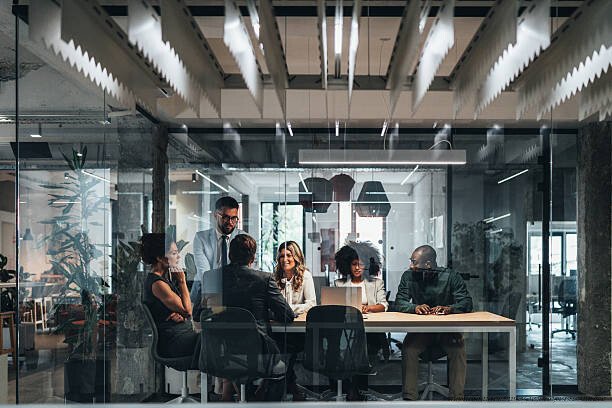 LE TRAVAIL EN 2050 : SEMAINE DE 3 JOURS ET REVENU UNIVERSEL 3 La semaine de 3 jours : avantages et défis